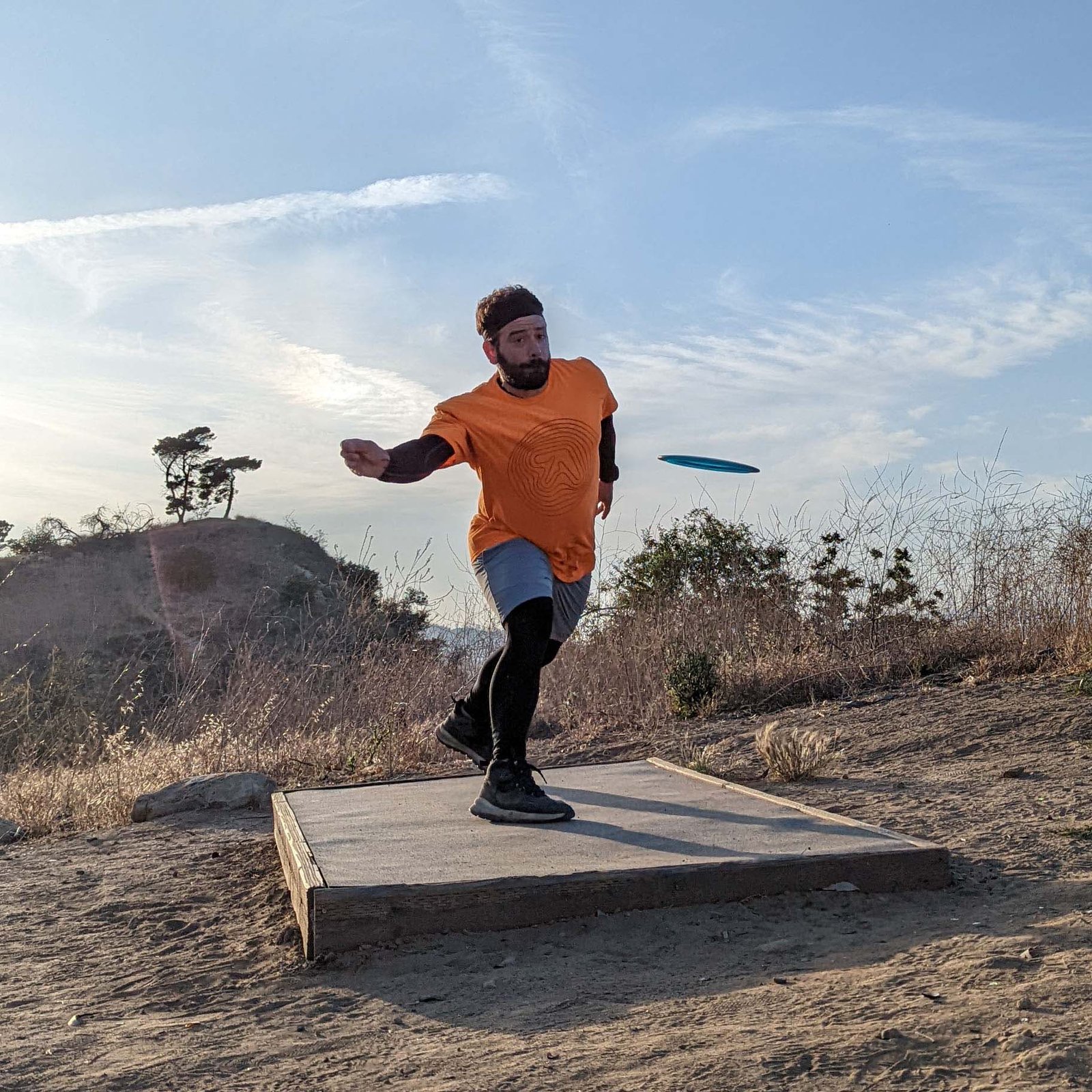Nicco Reggente playing disc golf in Los Angeles